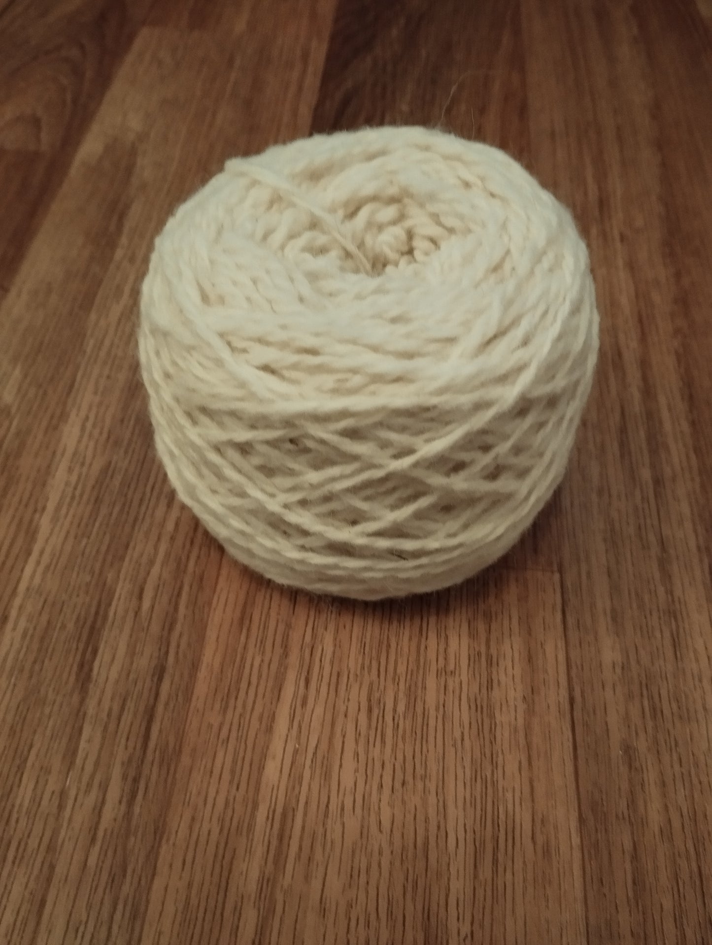 White wool yarn 800g box