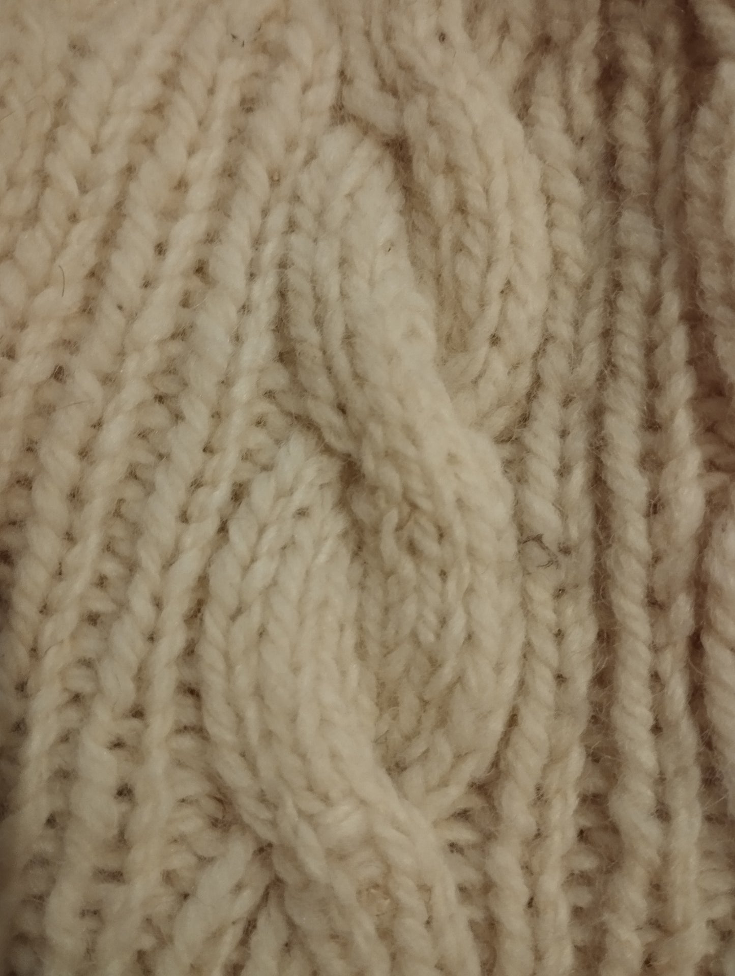 White wool yarn 800g box