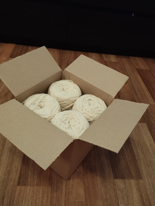 White wool yarn 800g box